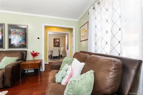 7 Mayfair Road Baldwin NY 11510