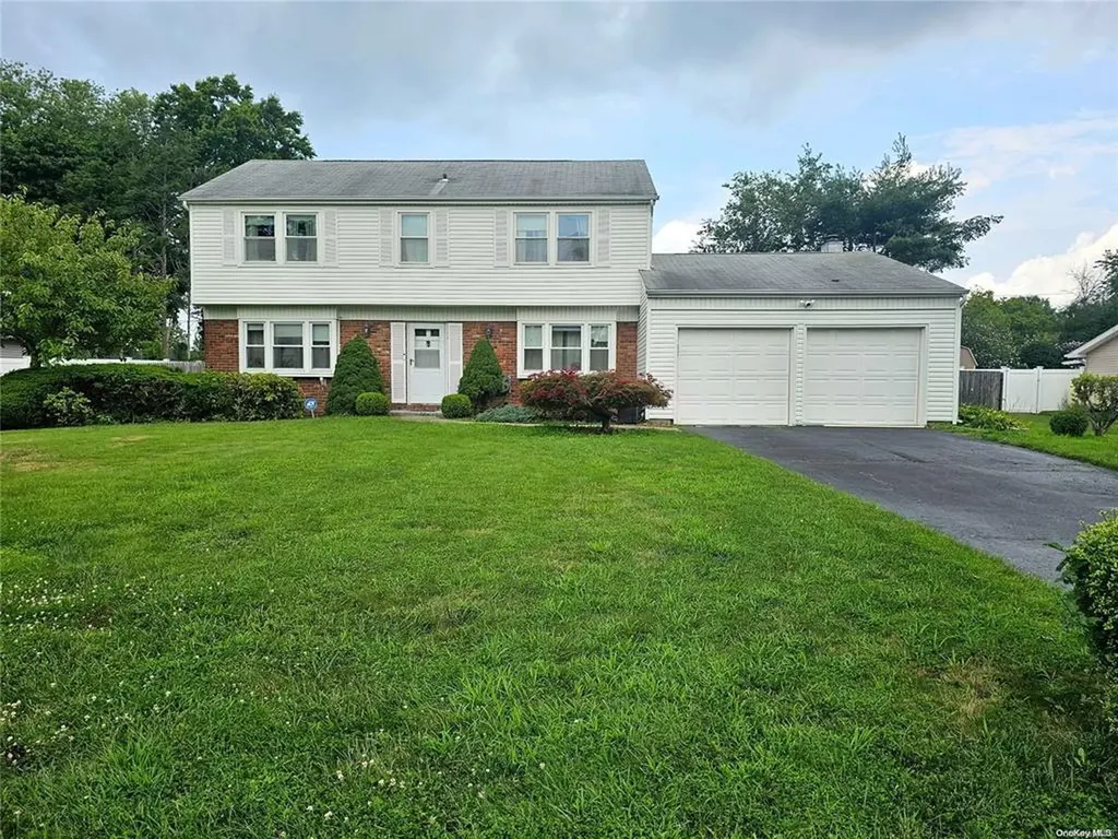 9 Maureen Lane Stony Brook NY 11790