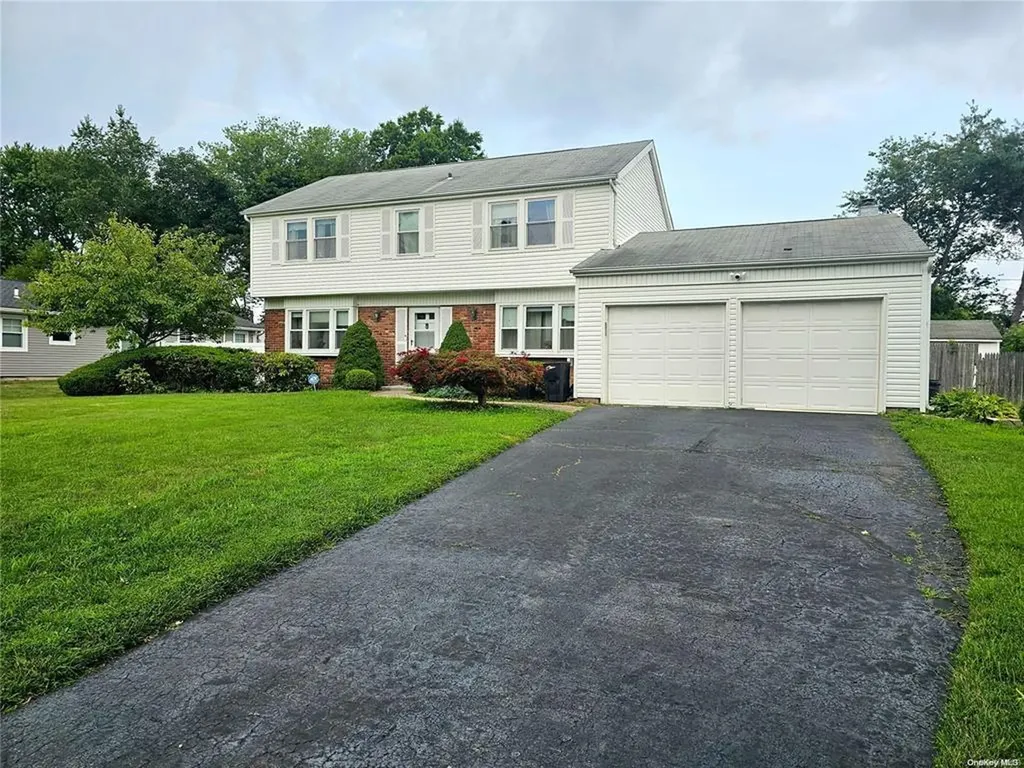 9 Maureen Lane Stony Brook NY 11790