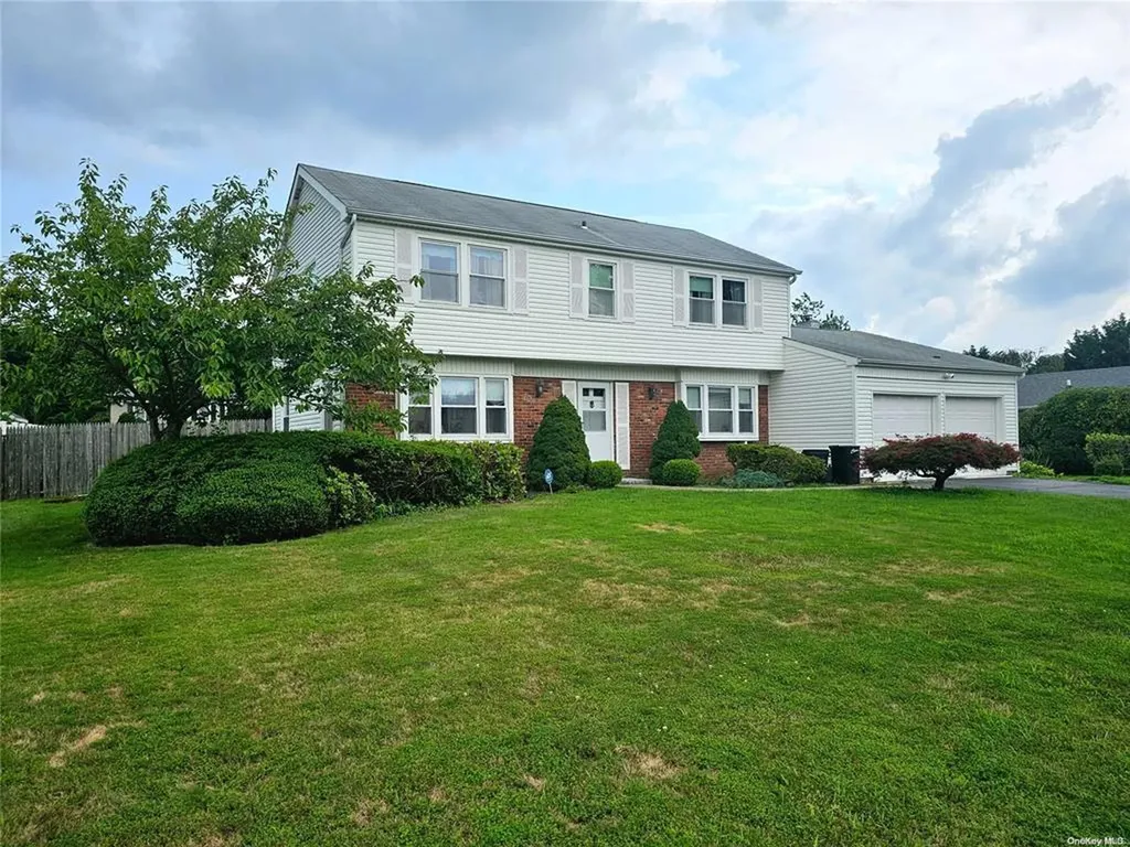 9 Maureen Lane Stony Brook NY 11790