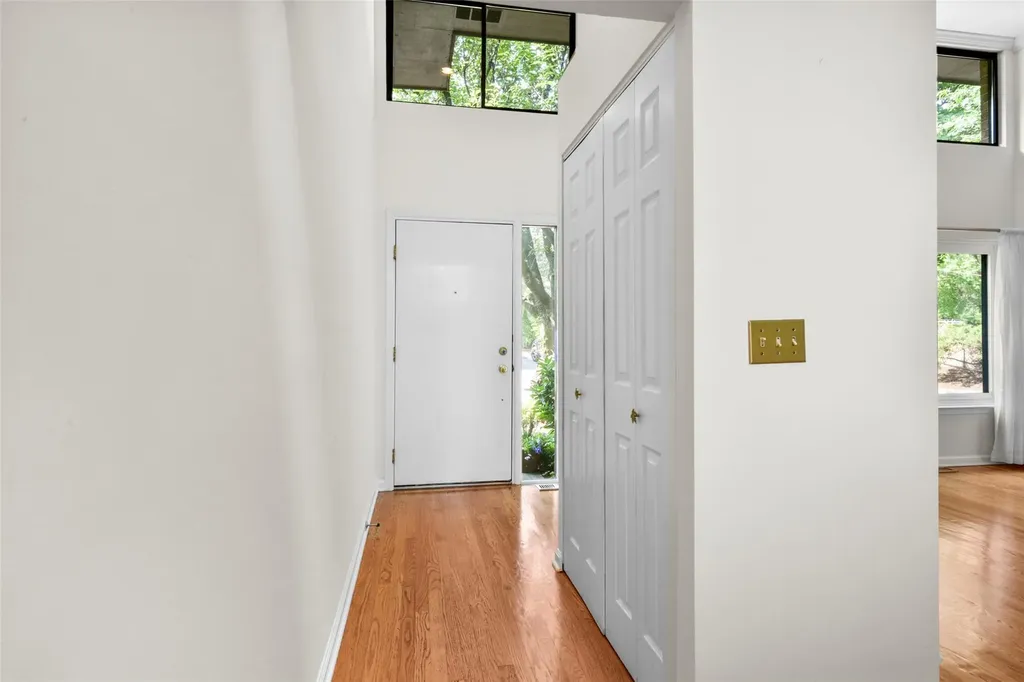 25 The Hamlet Pelham NY 10803
