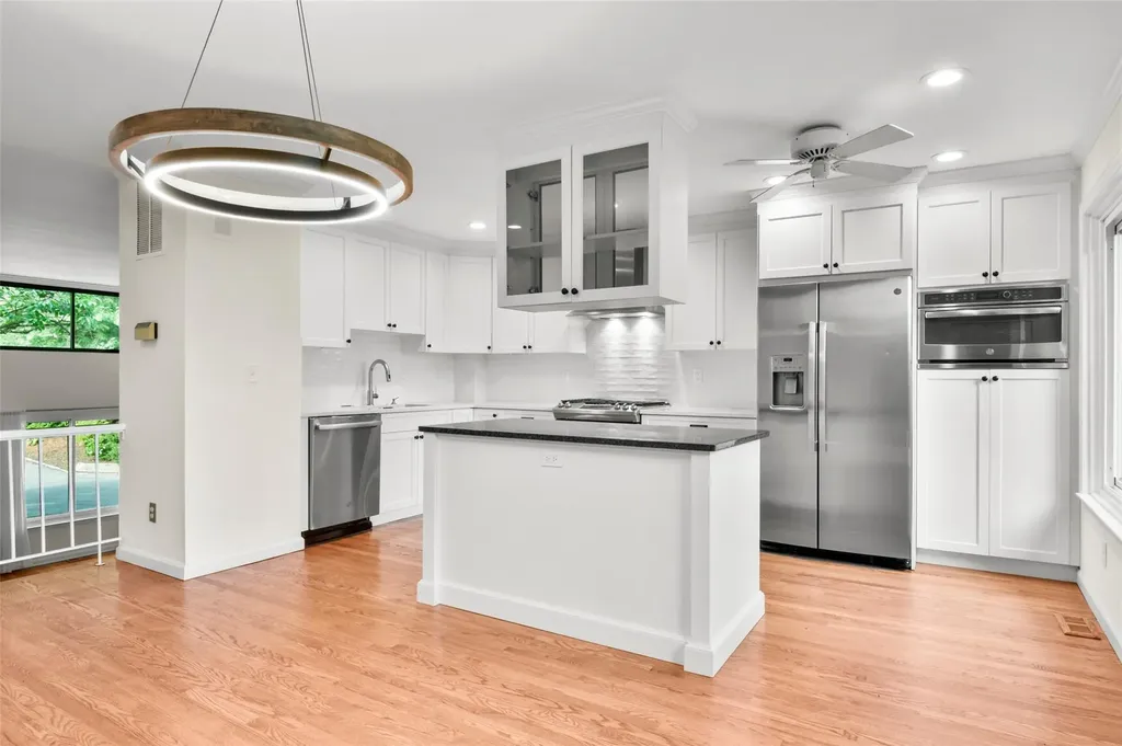 25 The Hamlet Pelham NY 10803