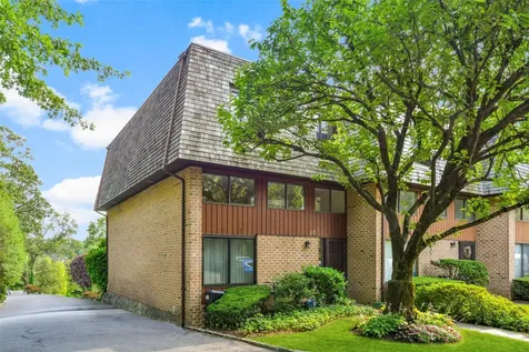 25 The Hamlet Pelham NY 10803