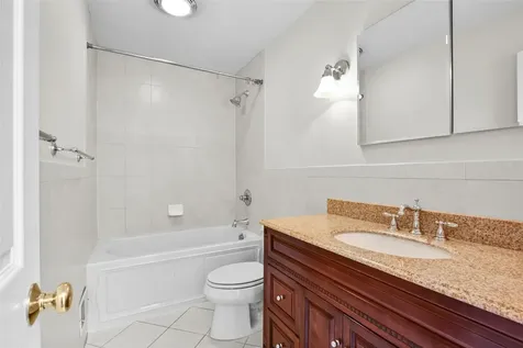 25 The Hamlet Pelham NY 10803