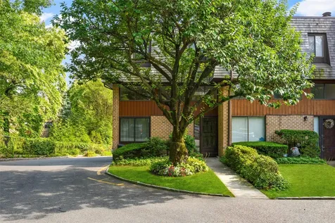25 The Hamlet Pelham NY 10803