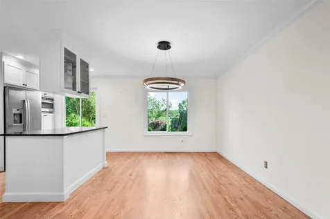 25 The Hamlet Pelham NY 10803