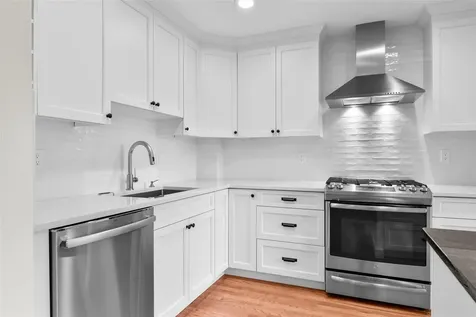 25 The Hamlet Pelham NY 10803