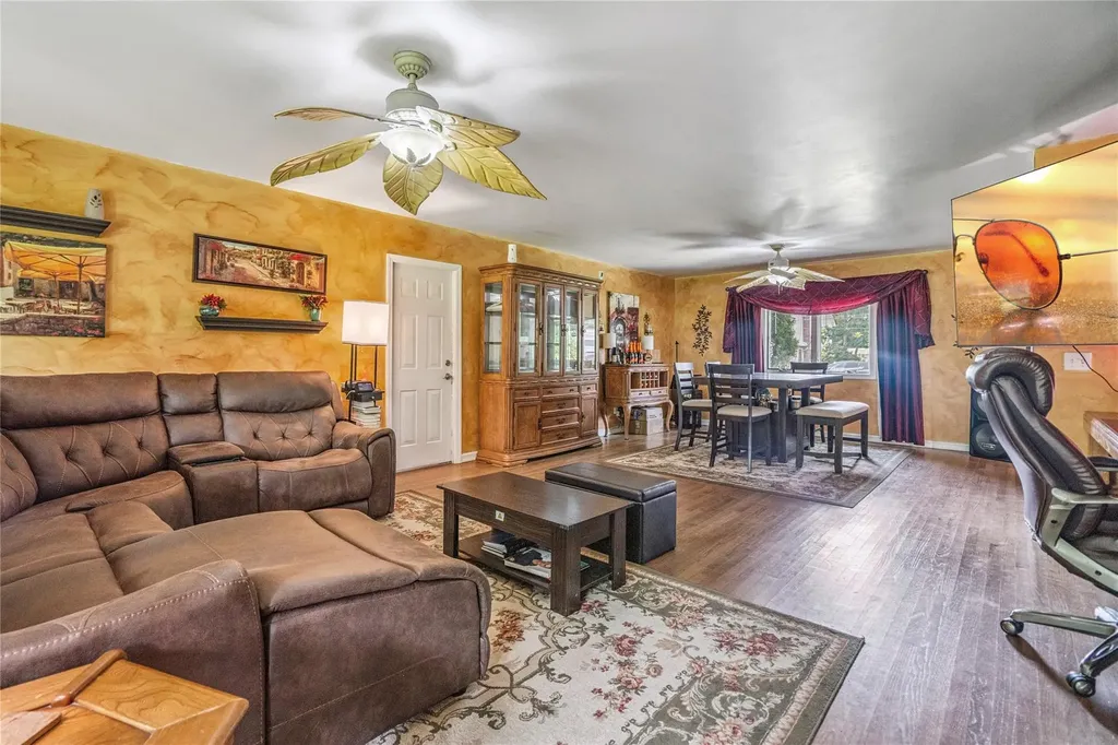 3 Lilly Court Moriches NY 11955