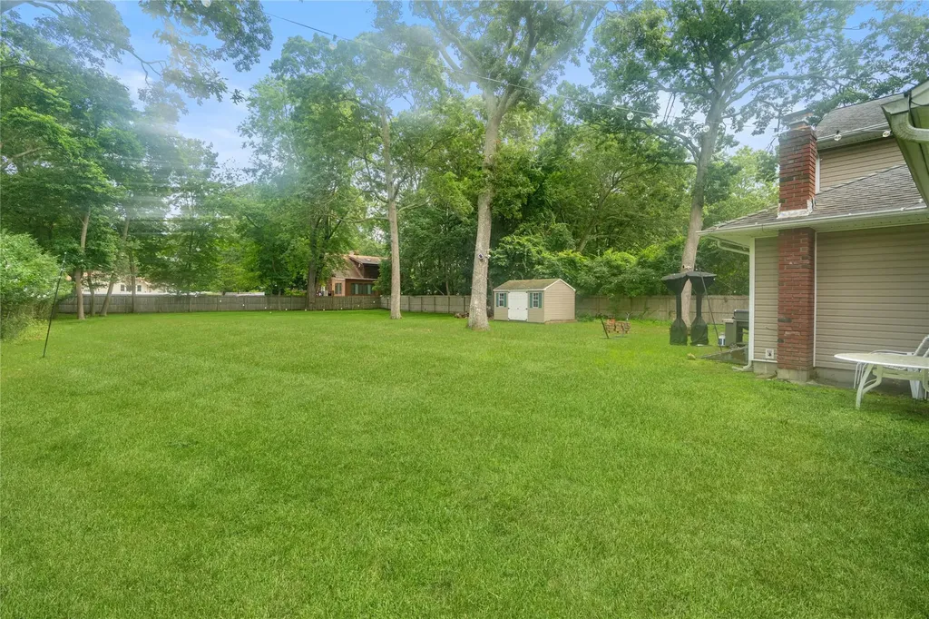 3 Lilly Court Moriches NY 11955