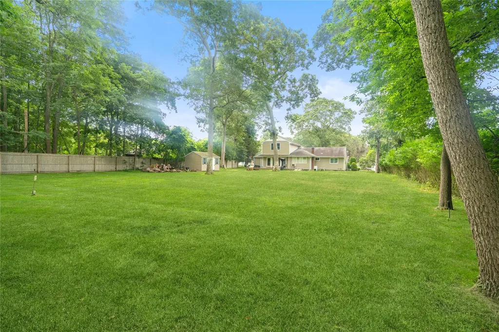 3 Lilly Court Moriches NY 11955