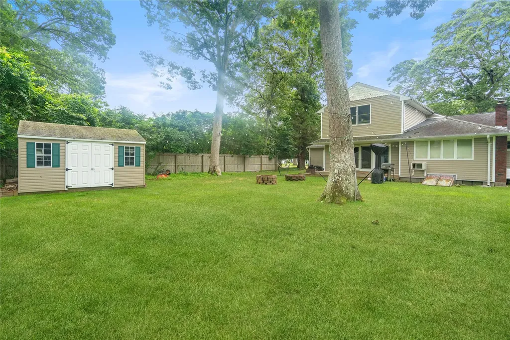 3 Lilly Court Moriches NY 11955