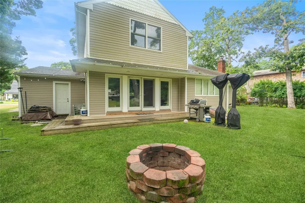 3 Lilly Court Moriches NY 11955