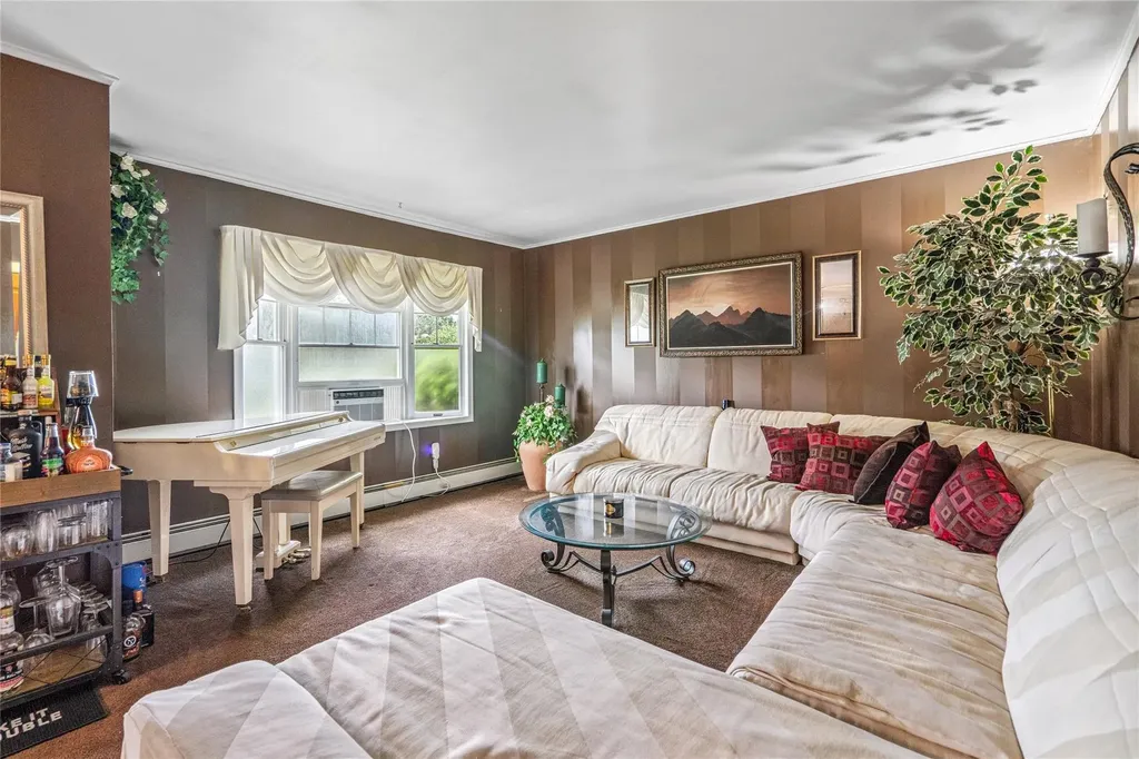 3 Lilly Court Moriches NY 11955