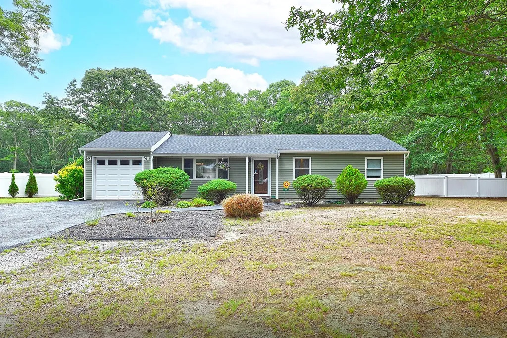 152 E Woodside Avenue Patchogue NY 11772