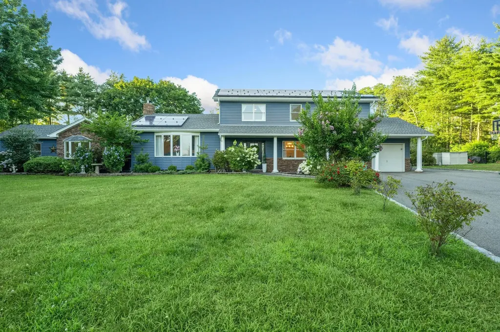 8 Caramel Court Commack NY 11725
