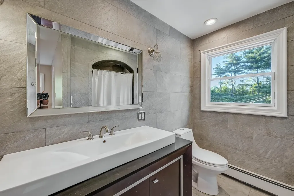 8 Caramel Court Commack NY 11725