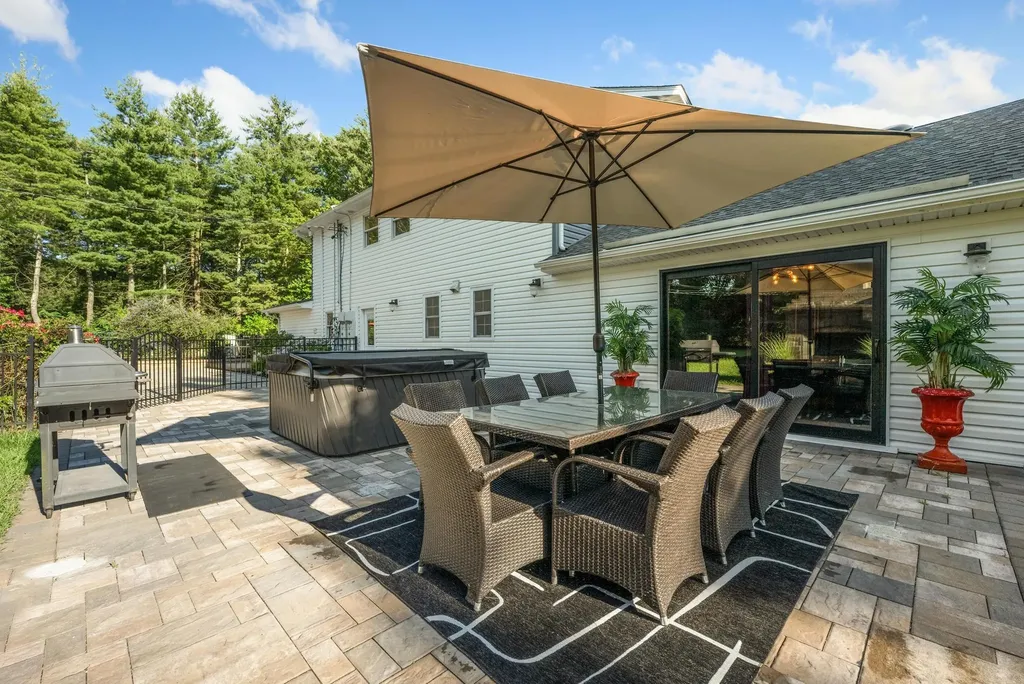 8 Caramel Court Commack NY 11725