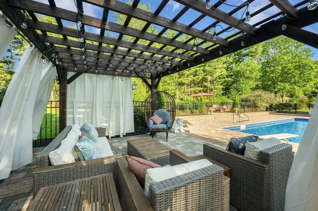 8 Caramel Court Commack NY 11725