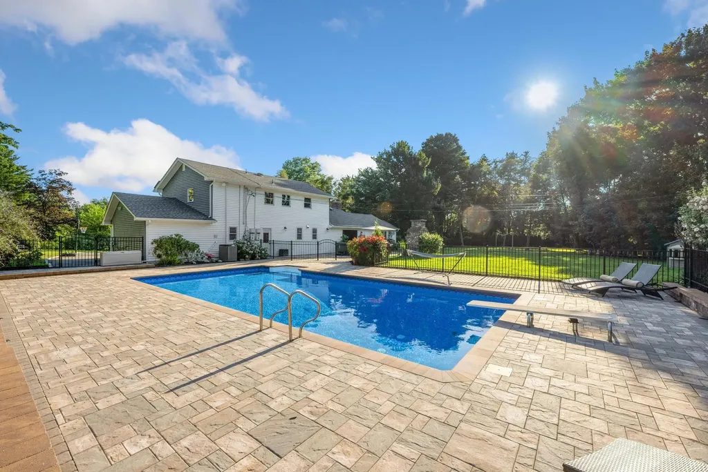 8 Caramel Court Commack NY 11725