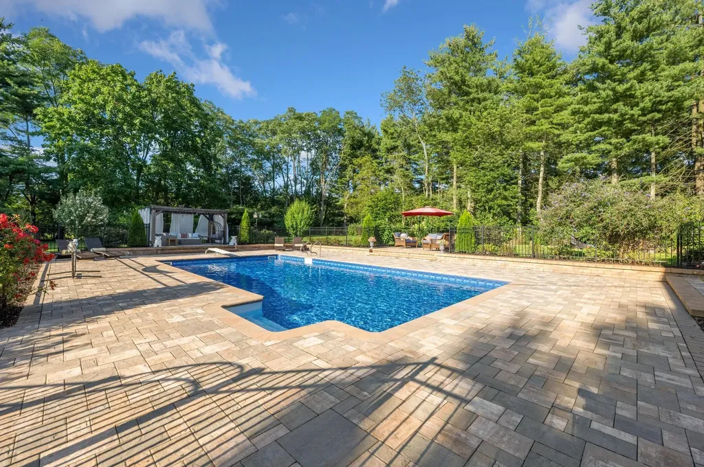 8 Caramel Court Commack NY 11725