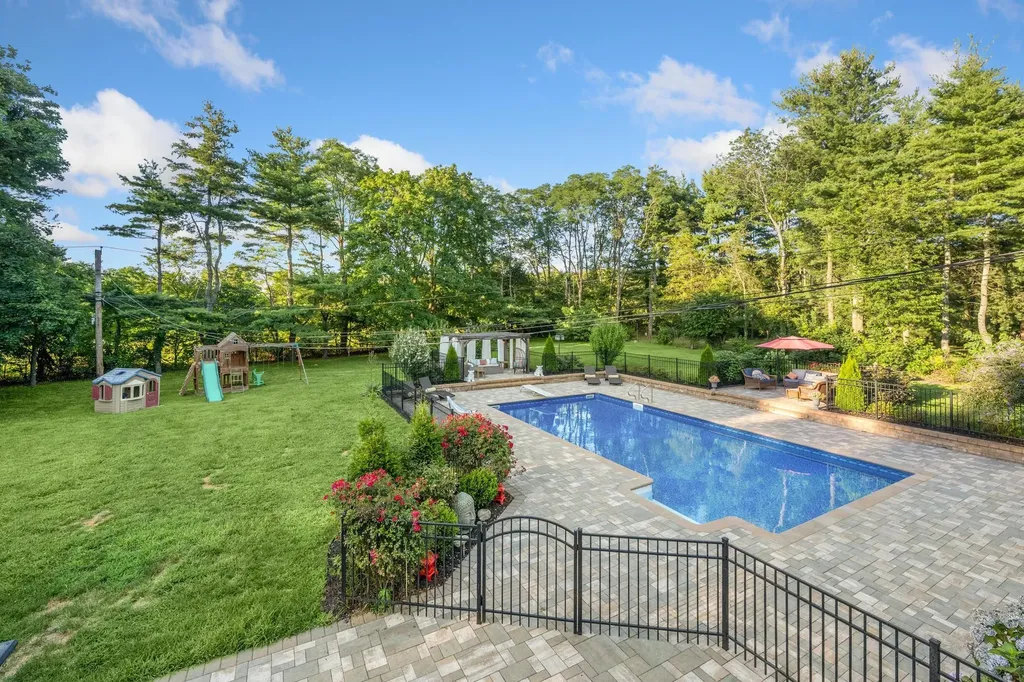 8 Caramel Court Commack NY 11725