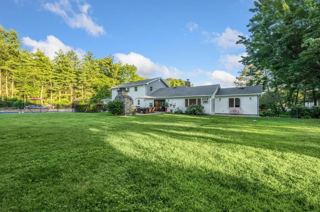8 Caramel Court Commack NY 11725