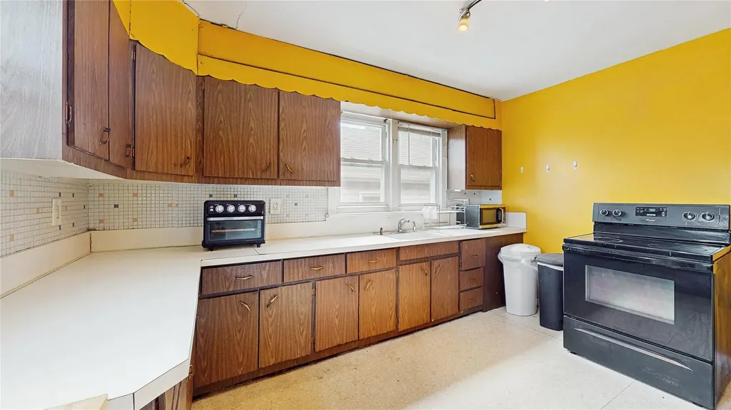987 E 42nd Street Brooklyn NY 11210