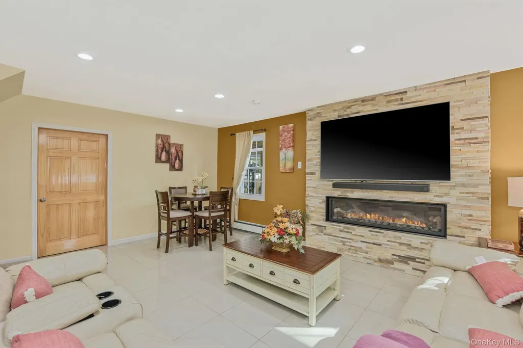 402 Johnson Avenue Bohemia NY 11716