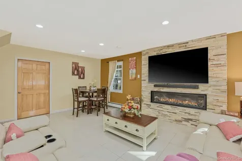 402 Johnson Avenue Bohemia NY 11716