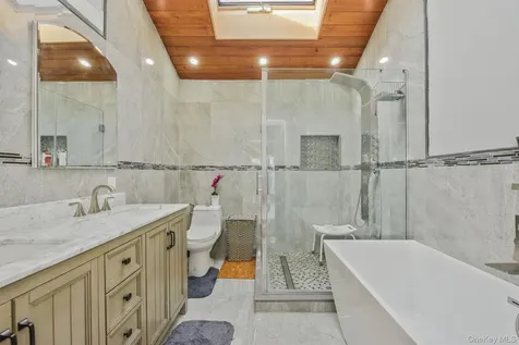 402 Johnson Avenue Bohemia NY 11716