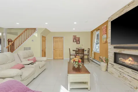 402 Johnson Avenue Bohemia NY 11716