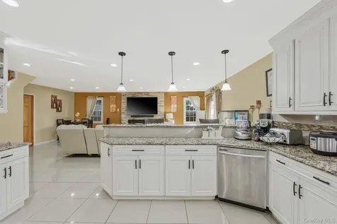 402 Johnson Avenue Bohemia NY 11716