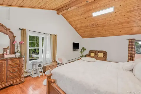 402 Johnson Avenue Bohemia NY 11716