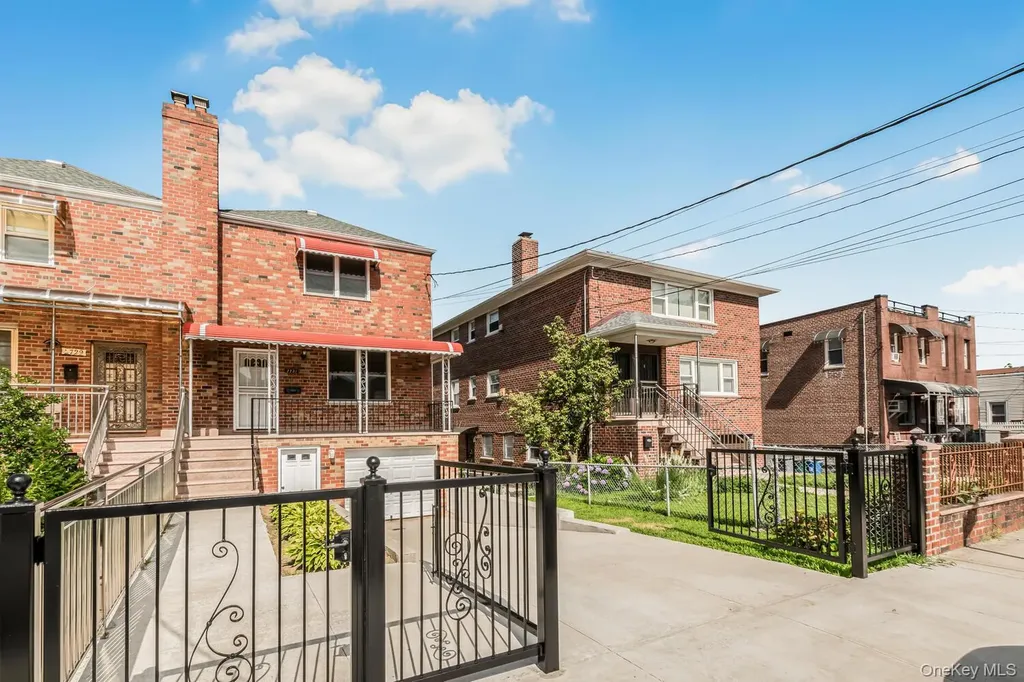 2731 Laconia Avenue Bronx NY 10469