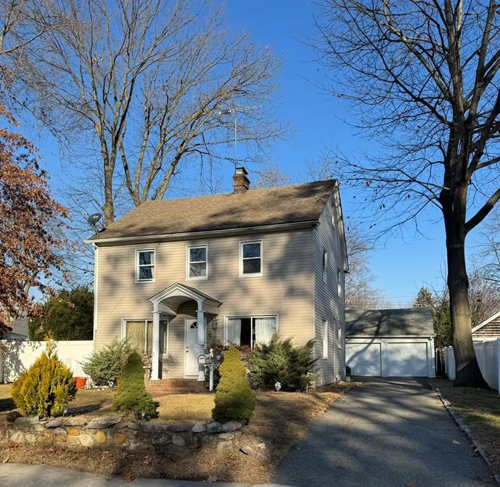 187 Castle Avenue Westbury NY 11590