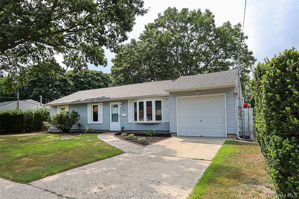 4 Naples Avenue Central Islip NY 11722