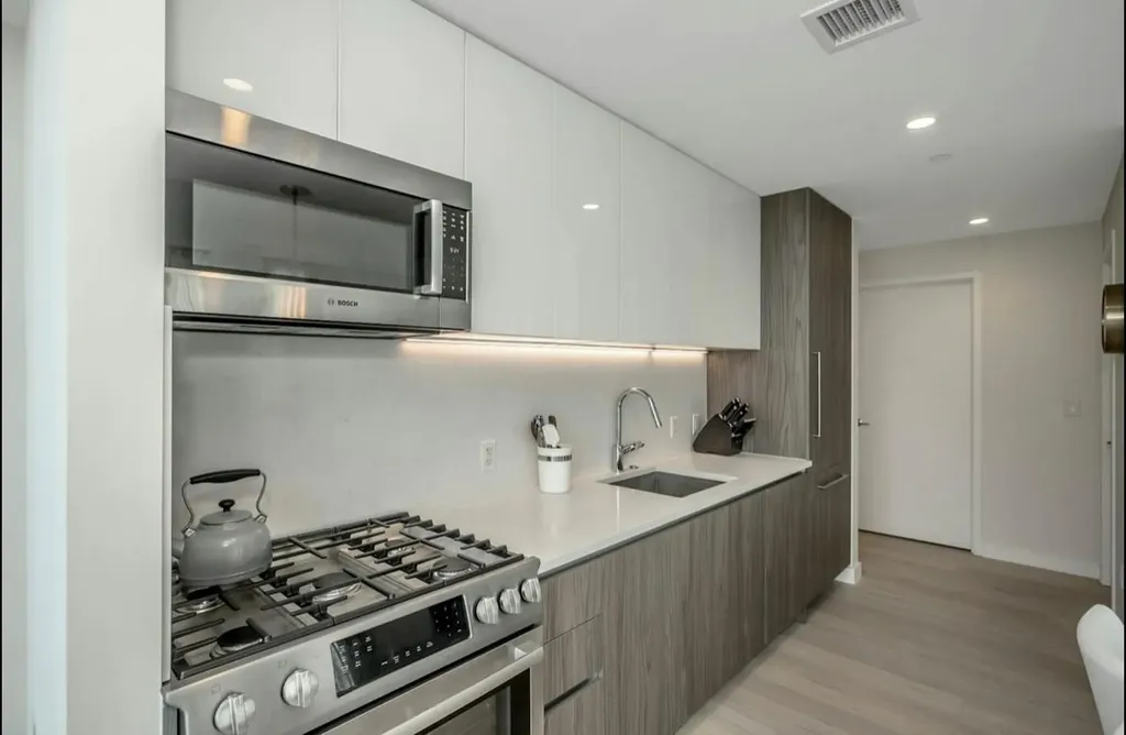 131-01 40th Road Flushing NY 11354