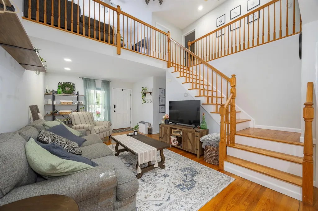 251 Pinebrook Drive Hyde Park NY 12538