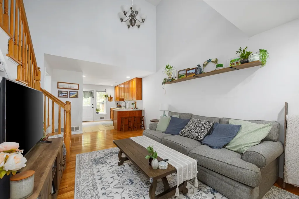 251 Pinebrook Drive Hyde Park NY 12538