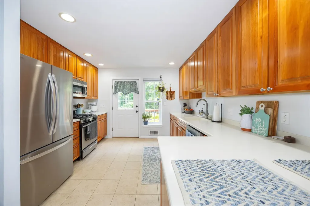 251 Pinebrook Drive Hyde Park NY 12538