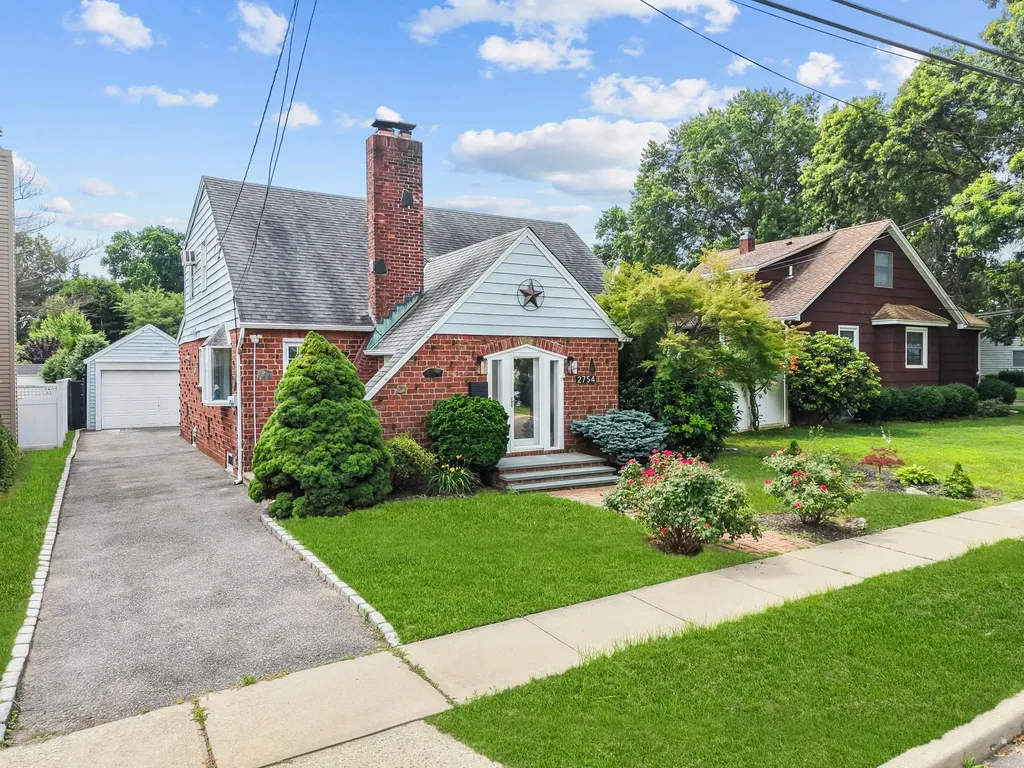 2754 Natta Boulevard Bellmore NY 11710