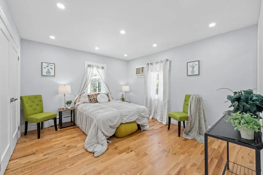2754 Natta Boulevard Bellmore NY 11710