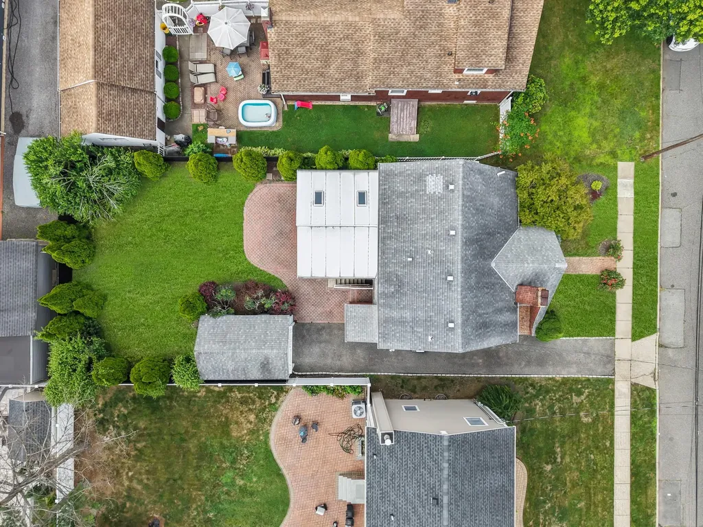 2754 Natta Boulevard Bellmore NY 11710
