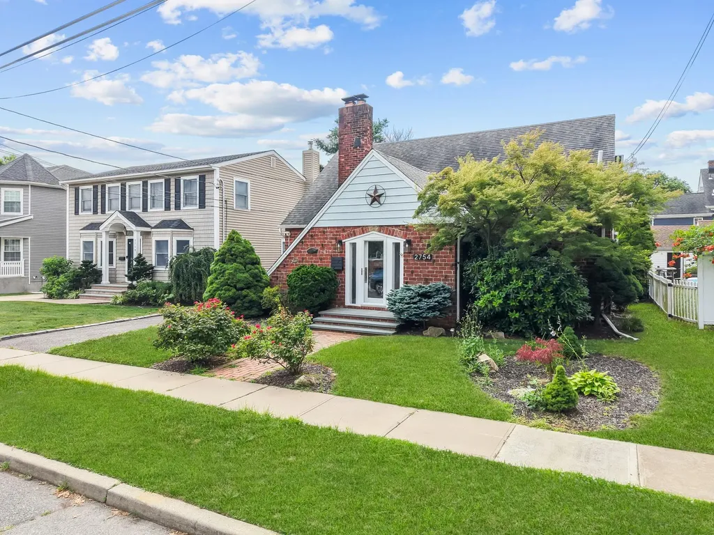2754 Natta Boulevard Bellmore NY 11710