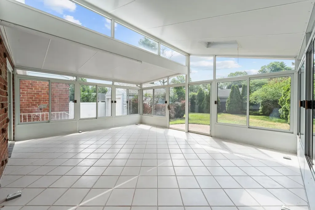 2754 Natta Boulevard Bellmore NY 11710