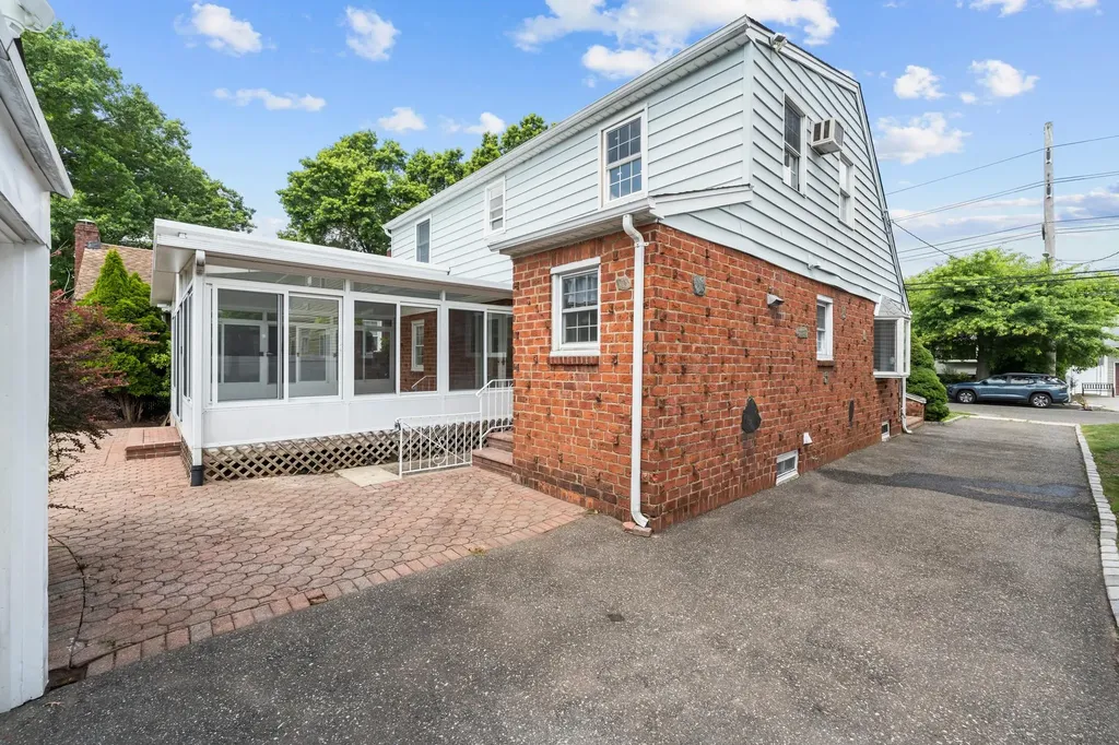2754 Natta Boulevard Bellmore NY 11710
