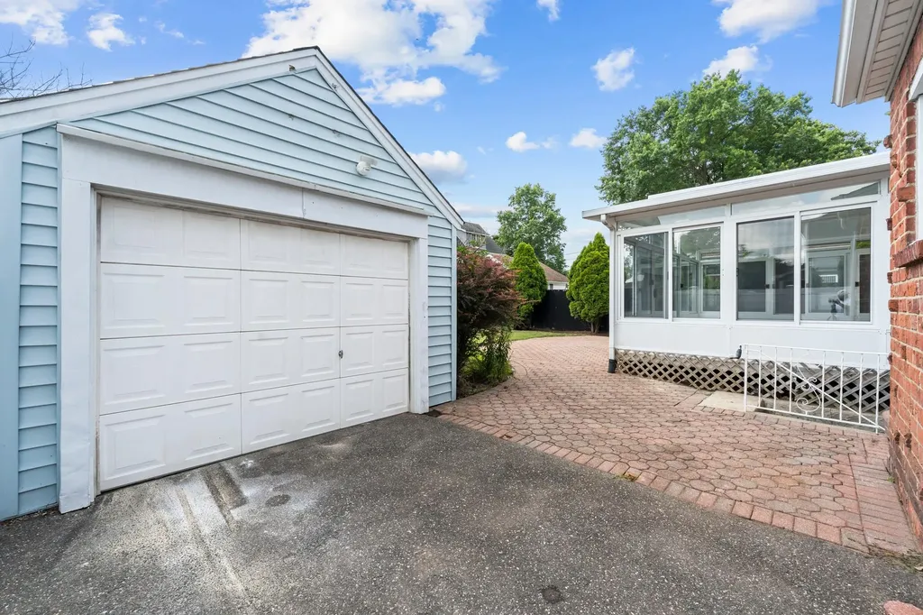 2754 Natta Boulevard Bellmore NY 11710