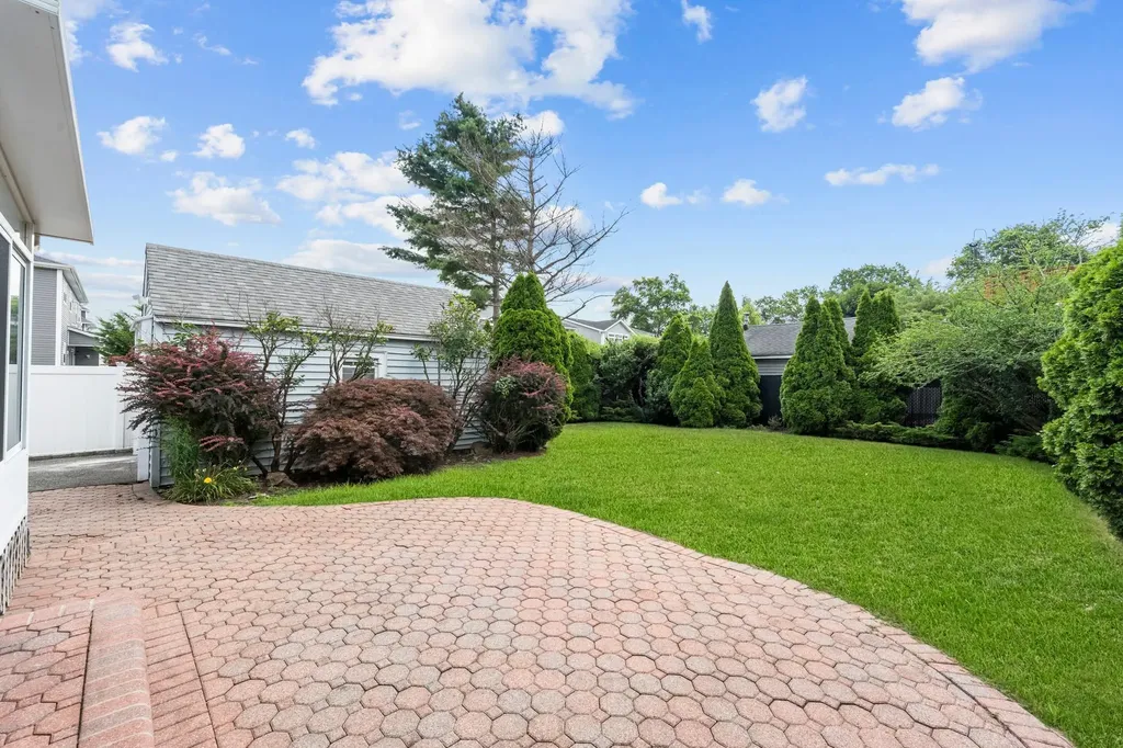 2754 Natta Boulevard Bellmore NY 11710