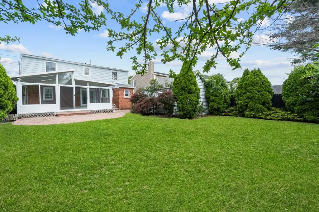 2754 Natta Boulevard Bellmore NY 11710