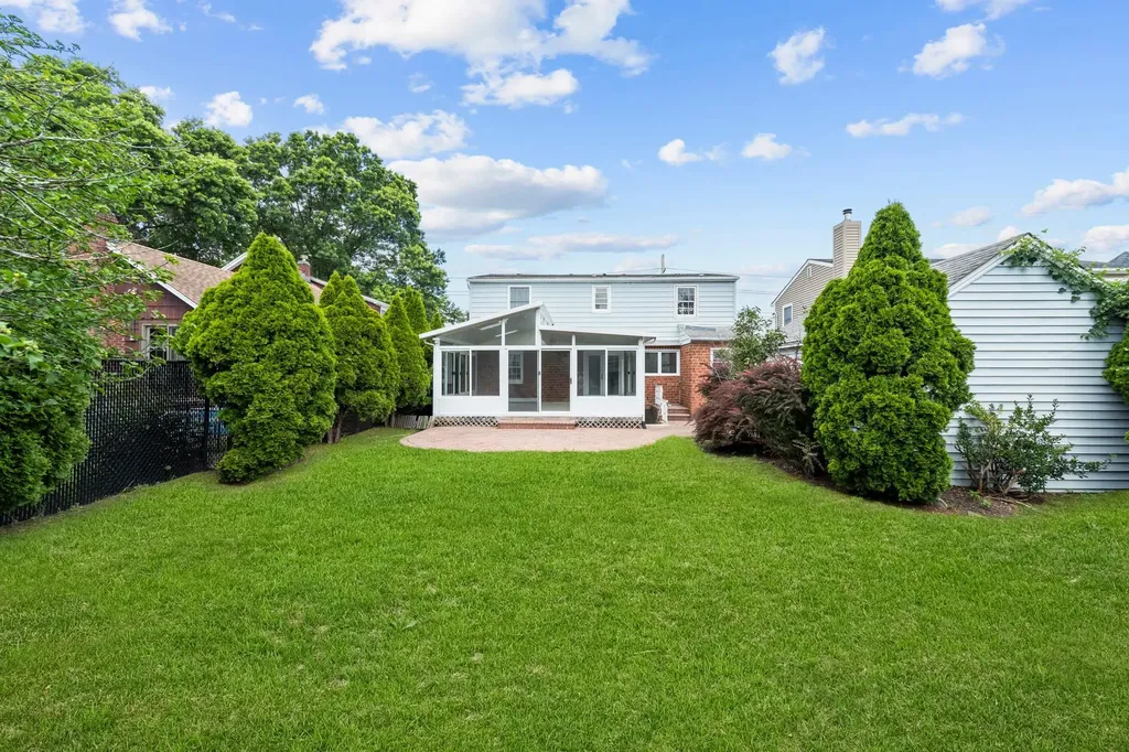 2754 Natta Boulevard Bellmore NY 11710